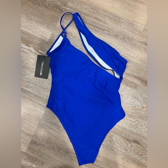 PrettyLittleThing Cobalt Blue one-shoulder swimsuit - Picture 2 of 3